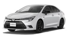Toyota menghadirkan Corolla lima pedal khusus sekolah mengemudi di Jepang sebagai bagian dari inovasi keselamatan. Mobil ini dilengkapi pedal tambahan.( Poto : detikoto ).