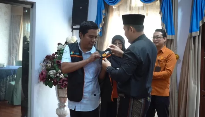 Penandatanganan pencanangan dan pendataan perdana petugas Sensus Ekonomi 2026 oleh Bupati M Syukur.( poto : metrojambi.com )