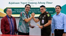 Febrianto Zenny Sulistyo Hari Murti dan Kepala Kejaksaan Negeri Tanjung Jabung Timur, Anto Widi Nugroho.( poto : jambilink.id )