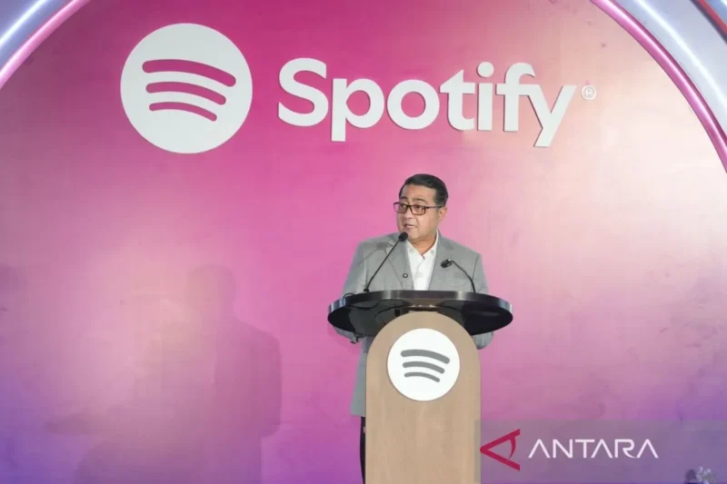 Menteri Ekonomi Kreatif, Teuku Riefky Harsya, memberi sambutan dalam gelaran Spotify Loud & Clear Indonesia di 25hours Hotel, Jakarta, Kamis (25/6/2026).( poto : ANTARA )