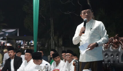 Gubernur Al Haris mengapresiasi Pondok Pesantren Thoriqul Jannah Al-Firdaus di Muaro Jambi yang menggratiskan pendidikan.