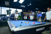 Kapolda Jambi Irjen Pol. Krisno H. Siregar membuka langsung turnamen yang berlangsung di RND Cafe & Billiard, Kota Jambi, Senin (15/6/2026).( poto : bicarajambi.com )