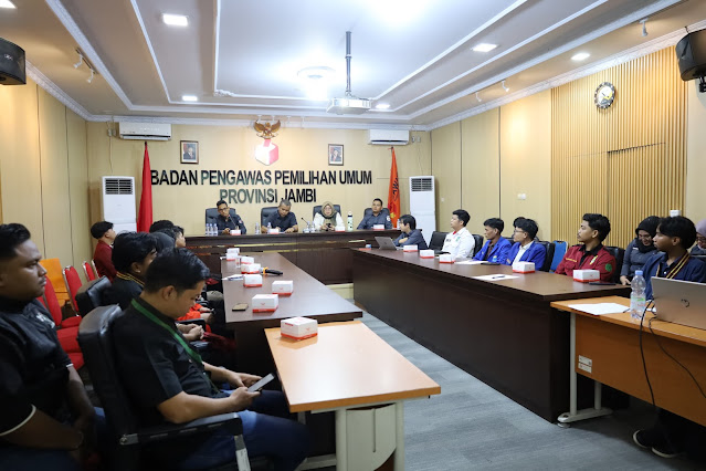 Bawaslu Jambi gelar FGD evaluasi Pemilu 2024 bersama OKP dan BEM.( poto : bicarajambi.com )