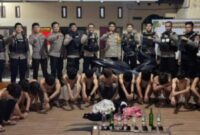 Patroli Tim Serigala Kota Polresta Jambi mengamankan 12 pemuda diduga akan melakukan aksi tawuran ( poto : jambiprima,com ).