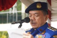 Gubernur Jambi Al Haris menyampaikan arahan Mendagri saat upacara peringatan hari jadi ketiga institusi di Lapangan Eks Arena MTQ, Kota Jambi, Kamis (11/6/2026).( poto : halojambi.com)
