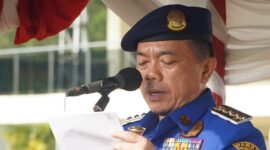 Gubernur Jambi Al Haris menyampaikan arahan Mendagri saat upacara peringatan hari jadi ketiga institusi di Lapangan Eks Arena MTQ, Kota Jambi, Kamis (11/6/2026).( poto : halojambi.com)