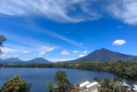 Gunung Tungkat di Merangin menampilkan fenomena kekar kolom terbesar di Indonesia.( poto : halojambi.com)