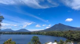 Gunung Tungkat di Merangin menampilkan fenomena kekar kolom terbesar di Indonesia.( poto : halojambi.com)
