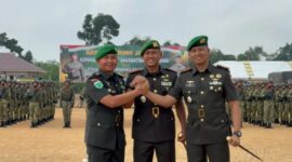 Komandan Brigade Infanteri bersama Letkol Inf Viko Hendrika Sandro dan Letkol Inf Wasidi ( poto : jambiprima.com )