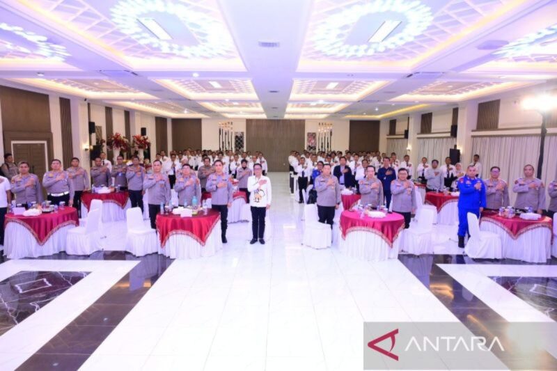 Kapolda jambi Irjen Pol Krisno H Siregar saat membuka rakernis intelkam polda Jambi, Kamis (18/6/2026). ( poto : ANTARA )