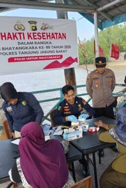 Polres Tanjab Barat Gelar Bakti Kesehatan di Parit Sapat, 197 Warga Terlayani