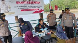 Kapolres Tanjab Barat AKBP Maulia Kuswicaksono S.I.K., M.H.(kanan).( poto : jambilink.id )