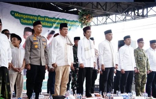 Ustaz Abdul Somad mengajak memperkuat iman dan menjaga persatuan.( poto : jambiprima.com )