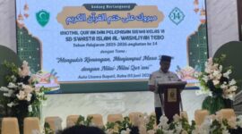 Wakil Bupati Tebo, Nazar Efendi memberikan kata sambutan Khotmil Qur’an ( poto : jambiprima.com )