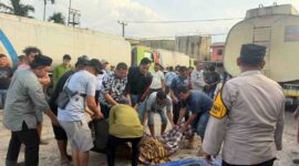 Kecelakaan kerja yang merenggut nyawa Niko Adi Saputra (30), sopir mobil CPO di area parkir PT Pelita( poto : jambi-independent.co.id )