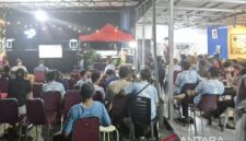 Suasana nonton bareng Piala Dunia 2026 sebelum pertandingan perdana Meksiko vs Afrika Selatan di halaman Kantor TVRI Jambi, Kamis (11/6/2026). ( poto : ANTARA/Agus Suprayitno )