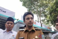 Wakil Wali Kota Jambi, Diza Hazra Aljosha, mendorong pelajar agar aktif mencari solusi pembangunan daerah.( poto : ANTARA )