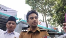 Wakil Wali Kota Jambi, Diza Hazra Aljosha, mendorong pelajar agar aktif mencari solusi pembangunan daerah.( poto : ANTARA )