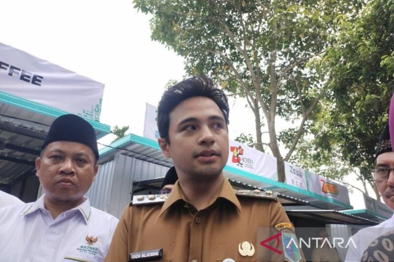 Wakil Wali Kota Jambi, Diza Hazra Aljosha, mendorong pelajar agar aktif mencari solusi pembangunan daerah.( poto : ANTARA )