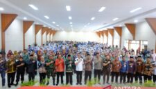 Ribuan pelajar di Kota Sungai Penuh dan Kabupaten Kerinci deklarasi penolakan paham radikal dan terorisme, Kamis (18/6/2026).( poto : ANTARA )