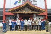 Pengawasan BBM subsidi di Jambi menjadi fokus utama kunjungan kerja Anggota Komisi XII DPR RI Cek Endra ( tengah )ke Field Pertamina Jambi.( poto : jambiprima.com )