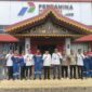 Pengawasan BBM subsidi di Jambi menjadi fokus utama kunjungan kerja Anggota Komisi XII DPR RI Cek Endra ( tengah )ke Field Pertamina Jambi.( poto : jambiprima.com )