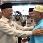 Menteri Haji Irfan Yusuf menyambut kedatangan 444 jemaah Kloter BTH-20 di Asrama Haji Jambi.( poto : halojambi.com )