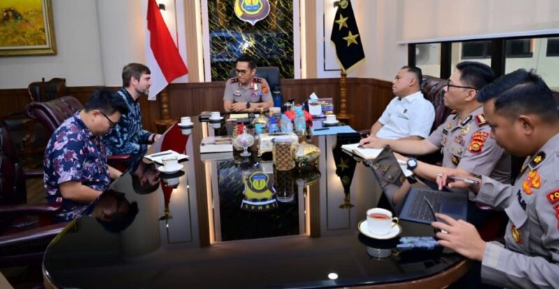 Kapolda Jambi terima  Konsulat AS menjadi agenda utama dalam audiensi yang berlangsung di ruang kerja Kapolda Jambi pada Rabu (3/6/2026).( poto :jambiprima.com )