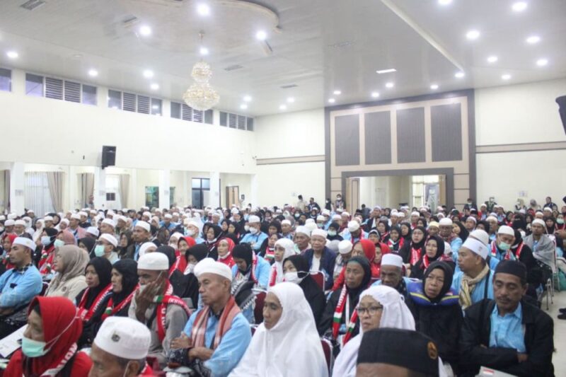 Jamaah Haji Kloter BTH-21 asal Provinsi Jambi tiba di Asrama Haji Kota Baru Jambi pada Kamis (25/6/2026) malam.( poto : jambiprima.com )