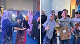 Mahasiswa UIN STS Jambi menerima trofi dan piagam penghargaan usai meraih juara pada berbagai cabang lomba dalam FEKSIMA 2 Internasional dan Se-Sumatera( poto : jambiprima.com )