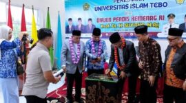 Direktur Jenderal Pendidikan Islam Prof. Dr. H. Suyitno, M.Ag. meresmikan Universitas Islam Tebo pada Minggu (31/5/2026).( Poto : jambiprima.com )