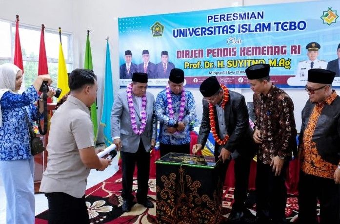Direktur Jenderal Pendidikan Islam Prof. Dr. H. Suyitno, M.Ag. meresmikan Universitas Islam Tebo pada Minggu (31/5/2026).( Poto : jambiprima.com )