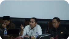 Rapat Harga TBS di Merangin, Bupati M. Syukur Semprot Perusahaan Sawit: Ini Preseden Buruk!( poto : jambiekspres.co.id)