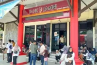Antrean Nasabah Bank Jambi sekitar sebulan yang lalu( Poto : jambibitnews.id )
