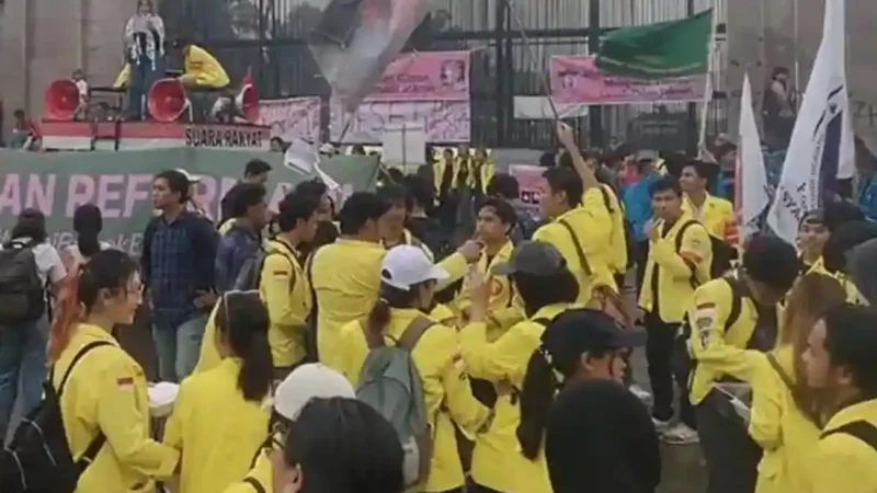 Demonstrasi BEM UI di depan Gedung DPR RI, Senayan Jakarta Pusat, pada Selasa (9/9/2025).
( poto : istimewa )