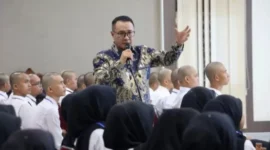 Wali Kota Sungai Penuh, Alfin, menantang para Calon Pegawai Negeri Sipil (CPNS) untuk meninggalkan zona nyaman dan membangun pola kerja baru yang lebih adaptif.( poto : jambione.com )
