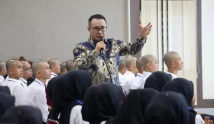 Wali Kota Sungai Penuh Alfin menantang CPNS menjadi ASN adaptif, inovatif, dan berintegritas di era digital.
