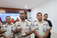 Kepala Kanwil Ditjen Imigrasi Jambi Petrus Teguh Aprianto saat memberikan keterangan kepada awak media( poto : metrojambi.com )