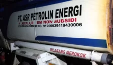 Salah satu kendaraan yang ditemukan di lokasi kebakaran gudang minyak di kawasan Sukakarya, Kota Jambi( poto : metrojambi.com )