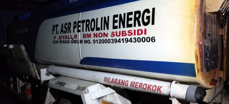 Salah satu kendaraan yang ditemukan di lokasi kebakaran gudang minyak di kawasan Sukakarya, Kota Jambi( poto : metrojambi.com )