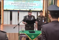 Kajati Jambi lantik pejabat Eselon III dalam upacara pelantikan dan pengambilan sumpah jabatan di Aula Jaksa Agung R. Soerapto, Lantai IV Kantor Kejaksaan Tinggi Jambi, Rabu (3/6/2026).( poto : jambione.com )