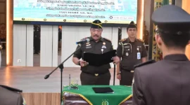 Kajati Jambi lantik pejabat Eselon III dalam upacara pelantikan dan pengambilan sumpah jabatan di Aula Jaksa Agung R. Soerapto, Lantai IV Kantor Kejaksaan Tinggi Jambi, Rabu (3/6/2026).( poto : jambione.com )