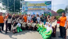 Polda Jambi menggelar gerakan bersih lingkungan Jambi melalui kegiatan bertajuk Satu Langkah, Sejuta Perubahan( poto :jambione.com )