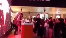 Penampilan DJ perempuan di Cafe Oris Kuala Tungkal, Kabupaten Tanjabbar.( poto : metrojambi.com )