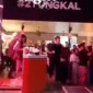 Penampilan DJ perempuan di Cafe Oris Kuala Tungkal, Kabupaten Tanjabbar.( poto : metrojambi.com )