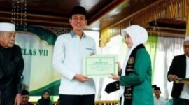 Fadhil Arief memberikan apresiasi kepada seluruh pengasuh dan pengurus Pondok Pesantren Zulhijjah atas dedikasi mereka dalam mendidik santri.( poto : ANTARA )