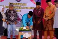 Wakil Gubernur Jambi Abdullah Sani (tengah) memberikan apresiasi atas terbentuknya Jambi Memories Community (JMC).( poto : tribunjambi.com )