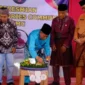 Wakil Gubernur Jambi Abdullah Sani (tengah) memberikan apresiasi atas terbentuknya Jambi Memories Community (JMC).( poto : tribunjambi.com )