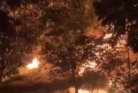 Rumah di Bahar Selatan Muaro Jambi terbakar saat kosong ditinggal pemilik ke Riau.( poto : tribunjambi.com )