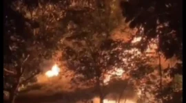 Rumah di Bahar Selatan Muaro Jambi terbakar saat kosong ditinggal pemilik ke Riau.( poto : tribunjambi.com )